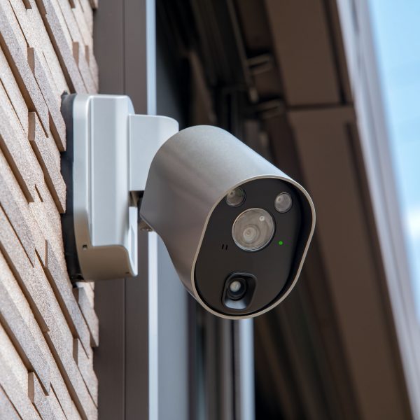 Wired, Wireless, or PoE? How to Choose the Right Security Camera Setup for Your Home's Architecture 